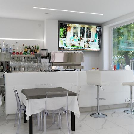 Hotel Ninfea Cattolica Ngoại thất bức ảnh