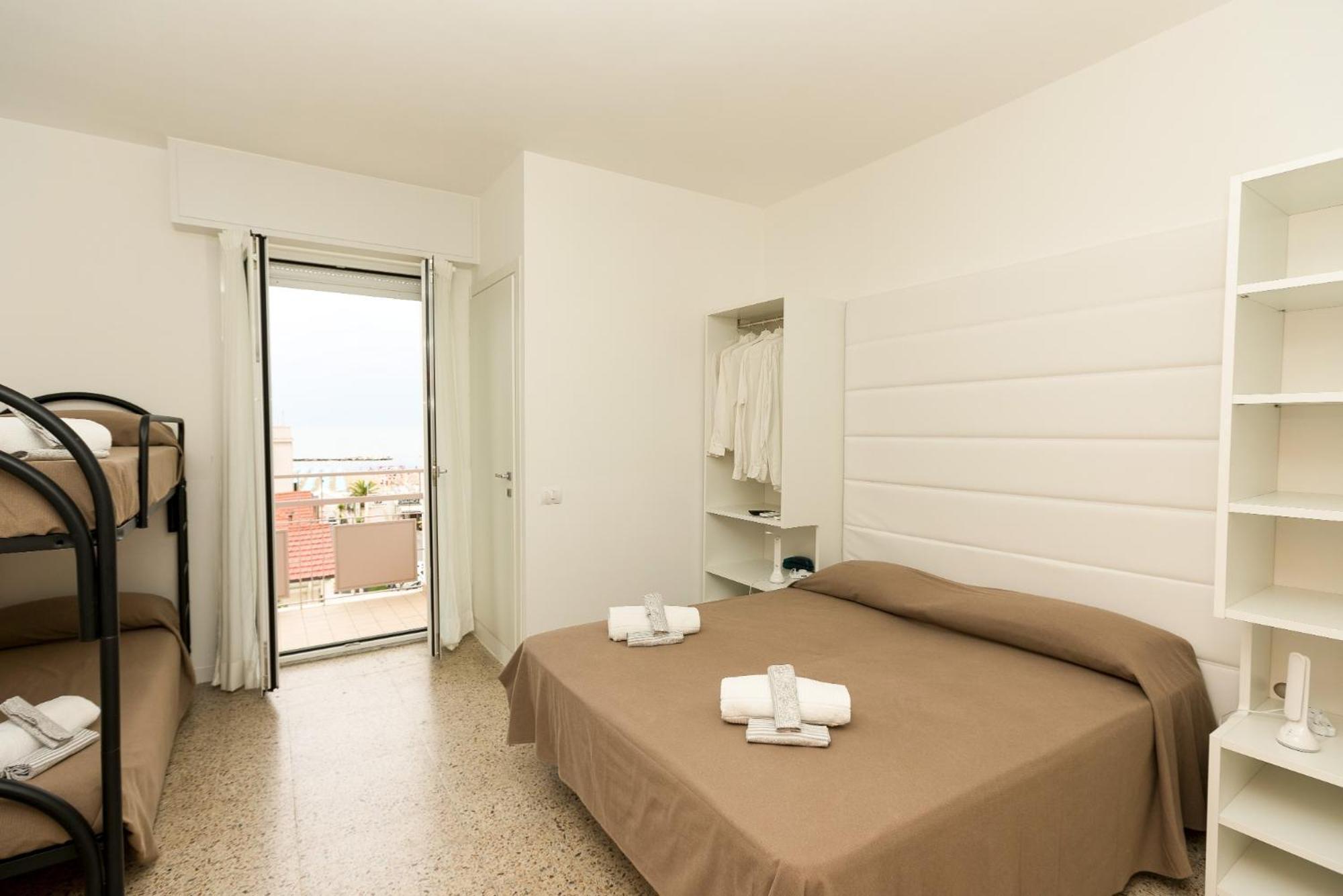 Hotel Ninfea Cattolica Ngoại thất bức ảnh