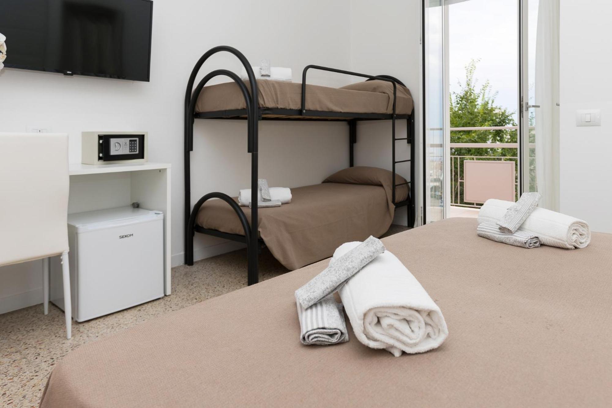 Hotel Ninfea Cattolica Ngoại thất bức ảnh