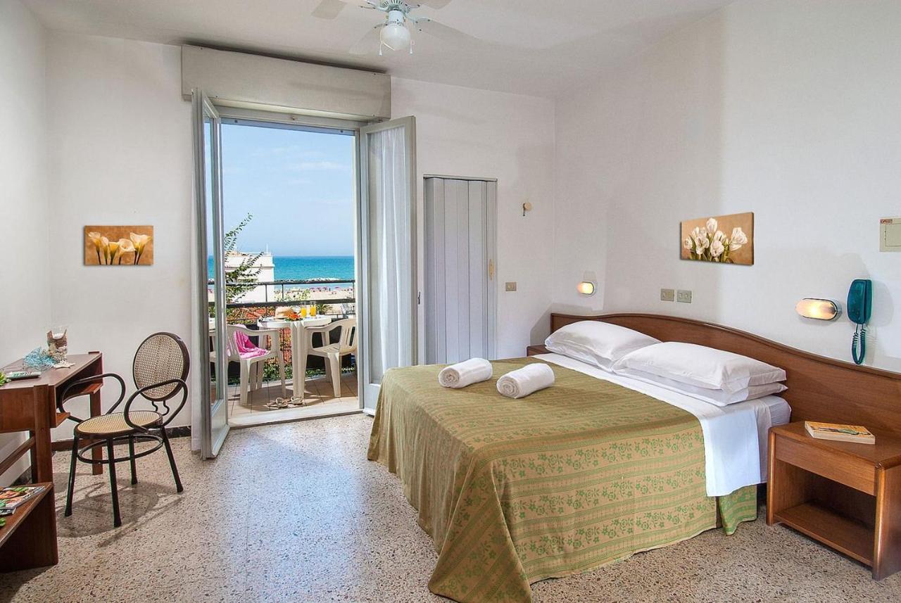 Hotel Ninfea Cattolica Ngoại thất bức ảnh