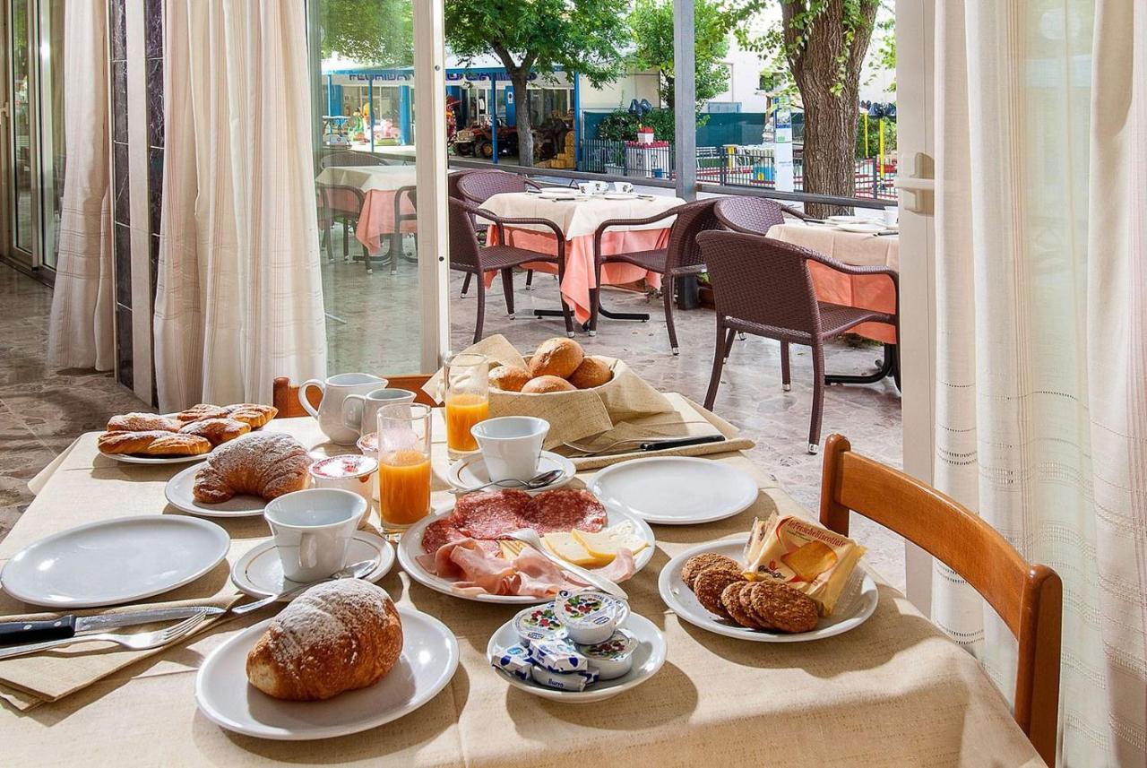 Hotel Ninfea Cattolica Ngoại thất bức ảnh