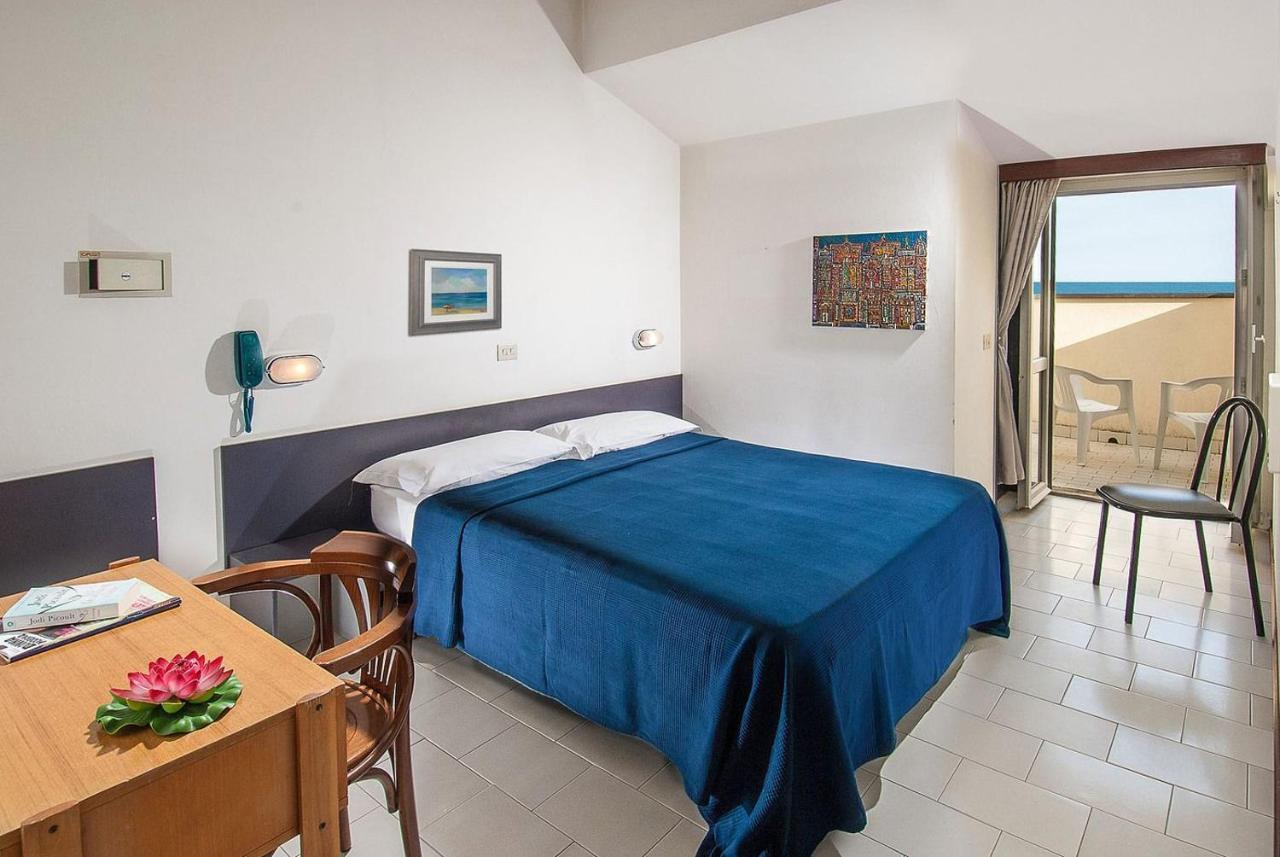 Hotel Ninfea Cattolica Ngoại thất bức ảnh